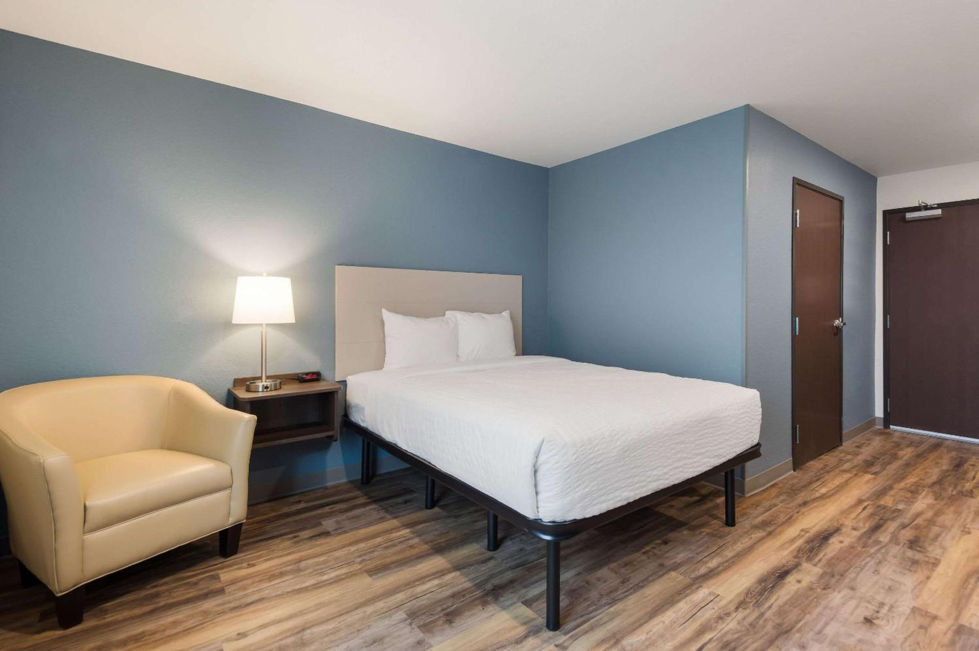 Woodspring Airport North Veterans Expressway Hotel 2*