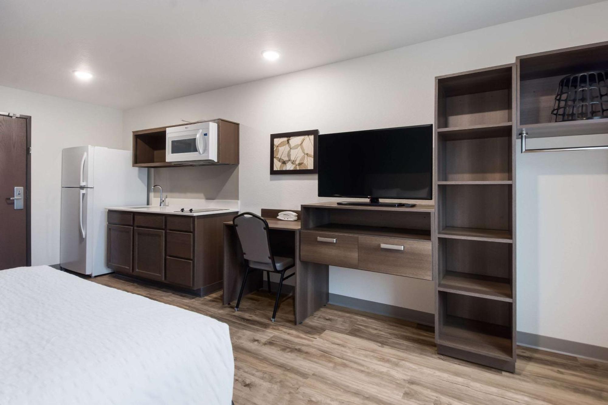 Woodspring Airport North Veterans Expressway Hotel
