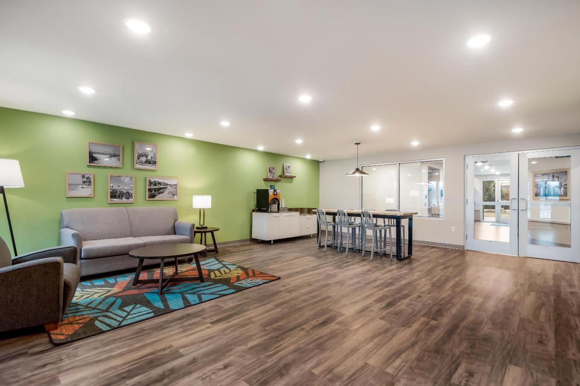 Woodspring Airport North Veterans Expressway Hotel 2*