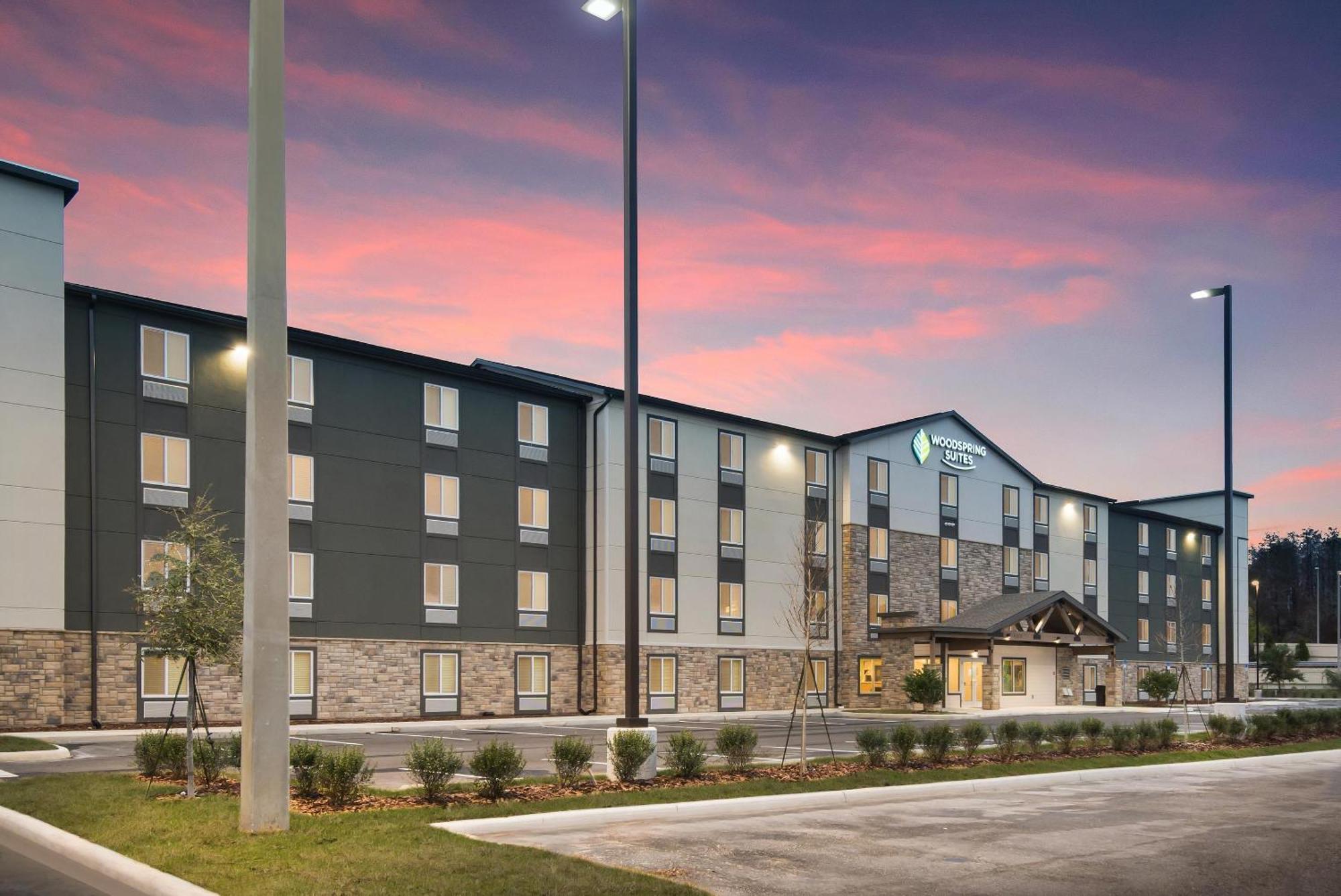 Hotel Woodspring Airport North Veterans Expressway 2*